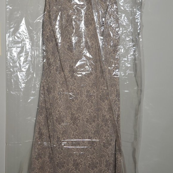 Asymmetrical design spaghetti strap dress - Picture 9 of 10